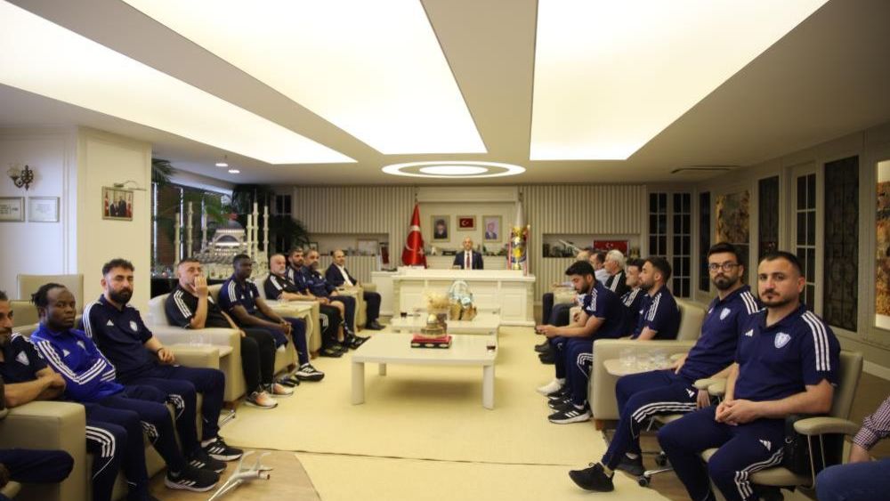 Ampute Futbol Takımı, Tahmazoğlu’nu makamında ziyaret etti